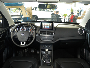 2018款网红版 1.6L 手动豪华型 内饰全景