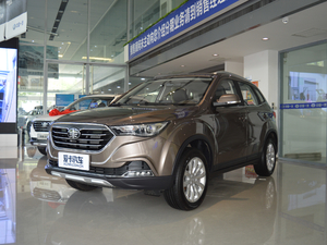 2018款网红版 1.6L 手动舒适型 左前45度