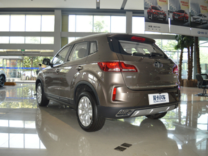 2018款网红版 1.6L 手动舒适型 左后45度