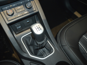 2018款网红版 1.6L 手动舒适型 换挡杆