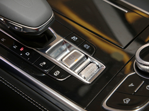 2020款3.0T 智联旗畅版 驻车制动器
