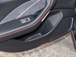 2023款2.0T 致尚版 后门储物空间