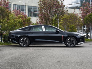 2023款2.0T 致逸版 正侧（右）
