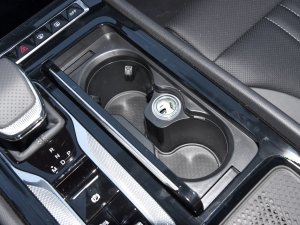 2023款2.0T 致美版 前排杯架