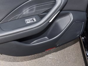 2023款2.0T 致美版 后门储物空间