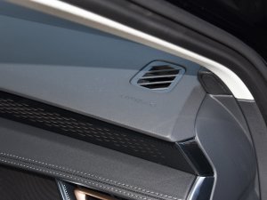 2023款2.0T 致美版 中控区