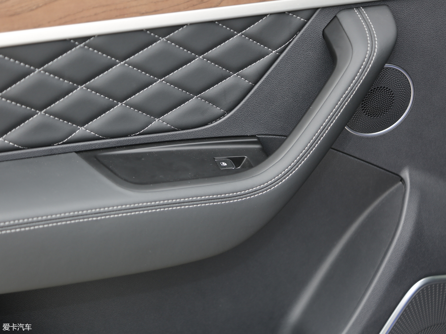 2019tHS7 3.0T Ԅ(dng)(q)(lin)I(lng)