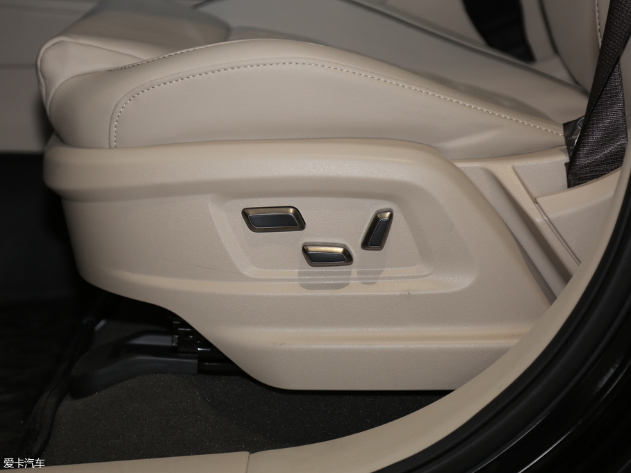 2019tHS7 3.0T Ԅ(dng)(q)(lin)I(lng)