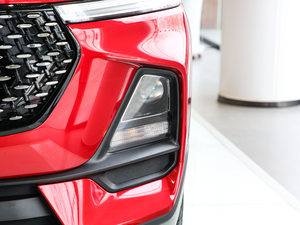 2019款1.5T CVT超级互联潮动版 国V 大灯