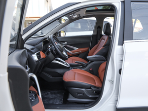 2019款1.5L 自动尊享型 国V 前排空间
