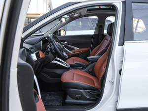 2019款1.5L 自动尊享型 国V 前排空间