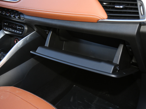 2019款1.5L 手动优享型 国V 手套箱
