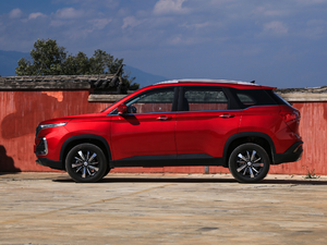 2019款1.5T CVT尊贵型 国V 正侧（左）