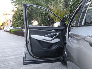 2019款1.5T CVT豪华型 7座 国V 驾驶位车门