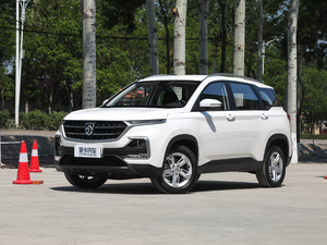 2019款1.5T CVT精英型 7座 国V 左前45度