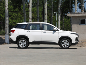 2019款1.5T CVT精英型 7座 国V 整体外观