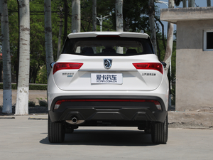 2019款1.5T CVT精英型 7座 国V 正后	