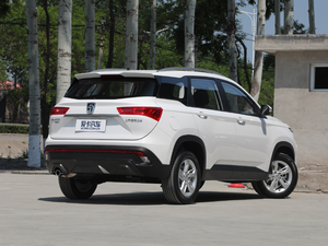 2019款1.5T CVT精英型 7座 国V 整体外观