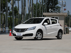 2017款1.5L 手动舒适型 左前45度