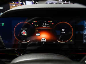 2019款1.5T CVT 24小时在线旗舰型 中控区
