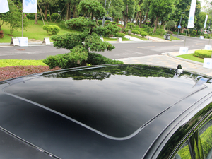 2019款1.5T CVT 24小时在线尊贵型 5座 车顶