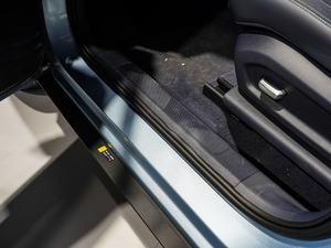 2019款1.5T CVT 24小时在线尊贵型 6座	 空间座椅