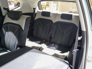 2019款1.5T CVT 24小时在线尊贵型 6座	 空间座椅