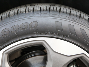 2019款1.5T CVT 24小时在线尊贵型 7座 细节外观