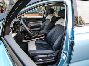 2019款1.5T CVT 24小时在线尊贵型 7座 主驾驶座椅