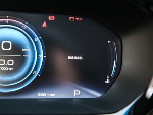 2019款1.5T CVT 24小时在线尊贵型 7座 中控区