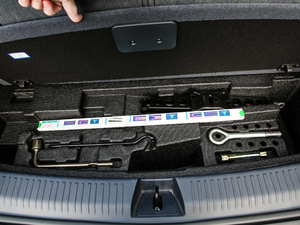 2019款1.5T CVT 24小时在线尊贵型 7座 其它