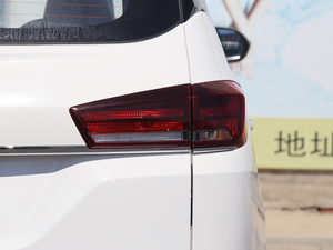 2019款1.5L CVT豪华型 国VI 尾灯