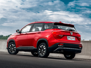 2020款1.5T CVT尊贵互联型 6座 整体外观