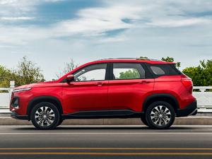 2020款1.5T CVT尊贵互联型 6座 整体外观