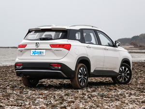 2020款1.5T CVT尊贵互联型 6座 整体外观