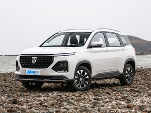 2020款1.5T CVT尊贵互联型 6座 左前45度
