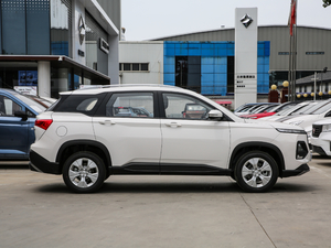 2020款1.5T 手动舒适型 6座 整体外观