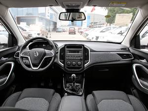 2020款1.5T 手动舒适型 6座 中控区
