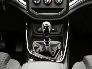 2020款1.5T 手动舒适型 6座 中控区