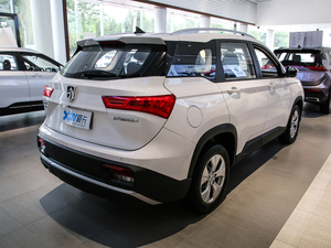 2020款1.5T 手动豪华型 6座 整体外观