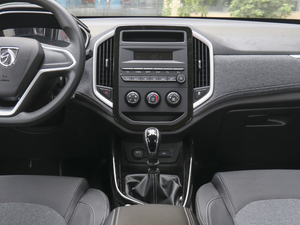 2020款1.5T 手动舒适型 5座 中控台