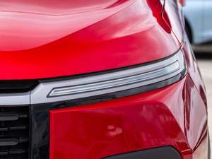 2020款1.5T CVT豪华互联型 6座 大灯