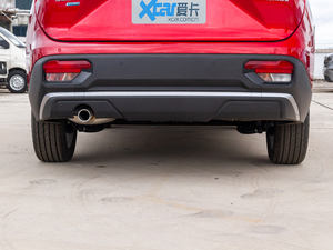 2020款1.5T CVT豪华互联型 6座 排气管