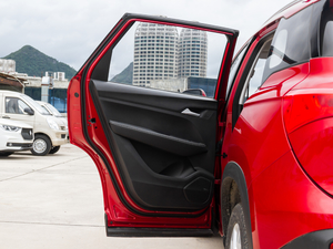 2020款1.5T CVT豪华互联型 6座 左后车门