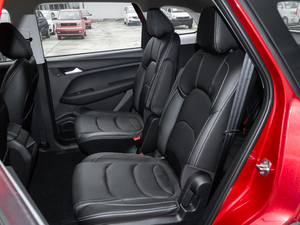 2020款1.5T CVT豪华互联型 6座 后排座椅
