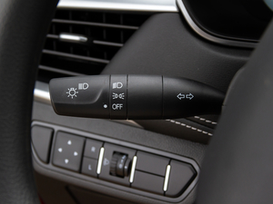 2020款1.5T CVT豪华互联型 6座 中控区
