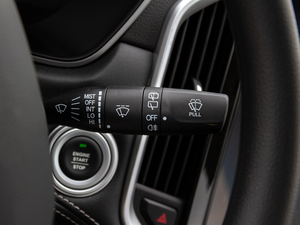 2020款1.5T CVT豪华互联型 6座 中控区