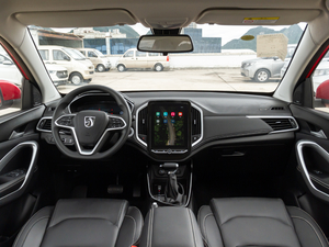 2020款1.5T CVT豪华互联型 6座 内饰全景