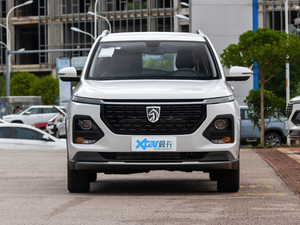 2020款1.5T 手动豪华型 7座 正前