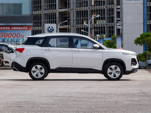 2020款1.5T 手动豪华型 7座 整体外观